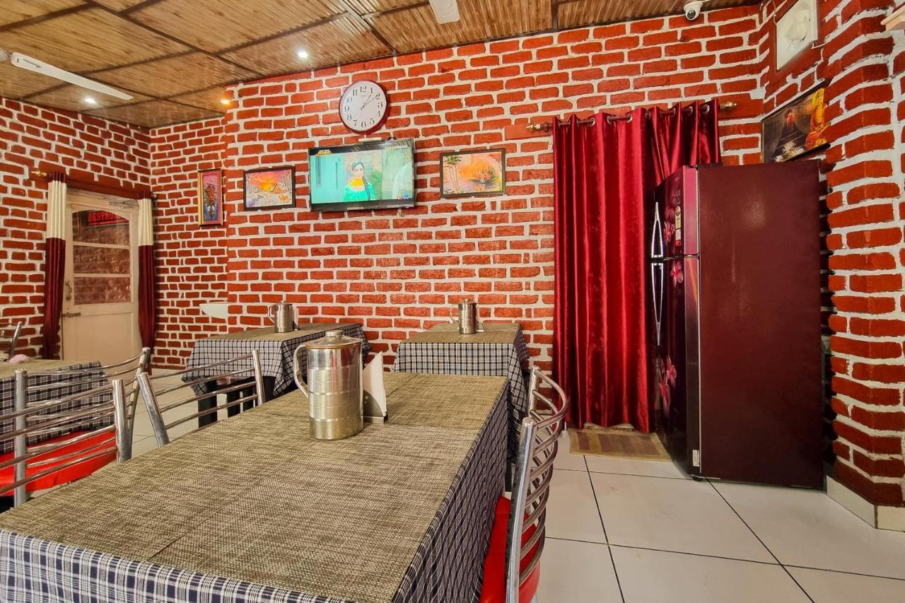 Hotel White Cloud Banikhet Екстериор снимка