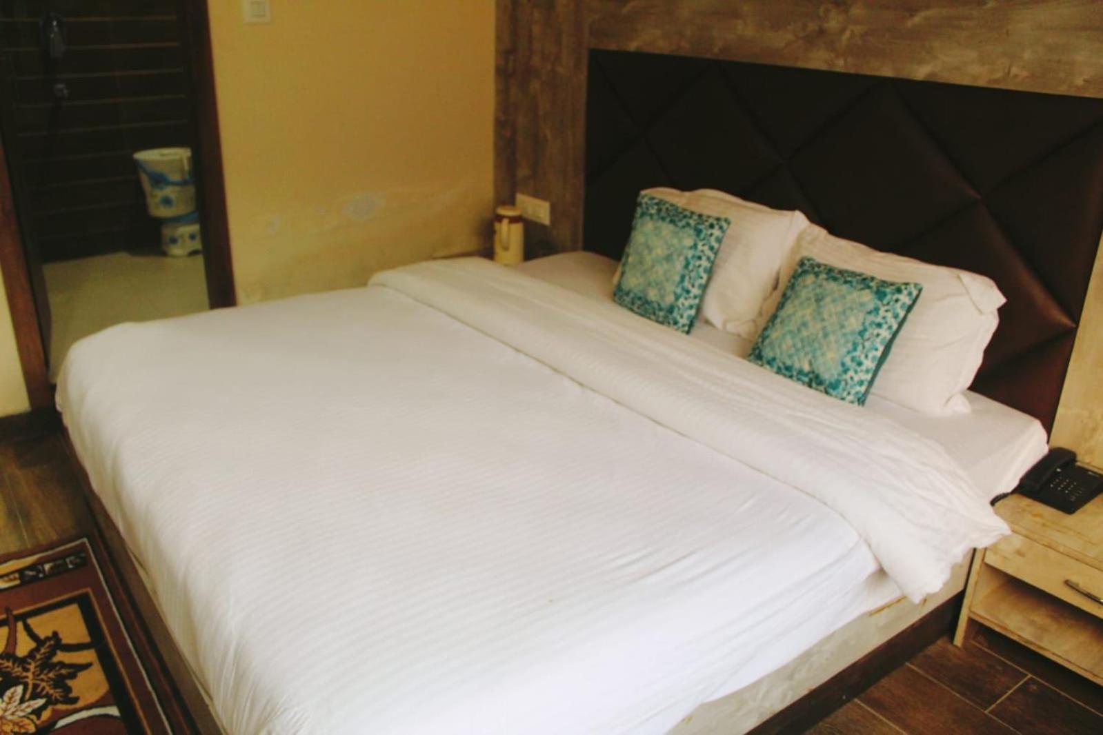 Hotel White Cloud Banikhet Екстериор снимка