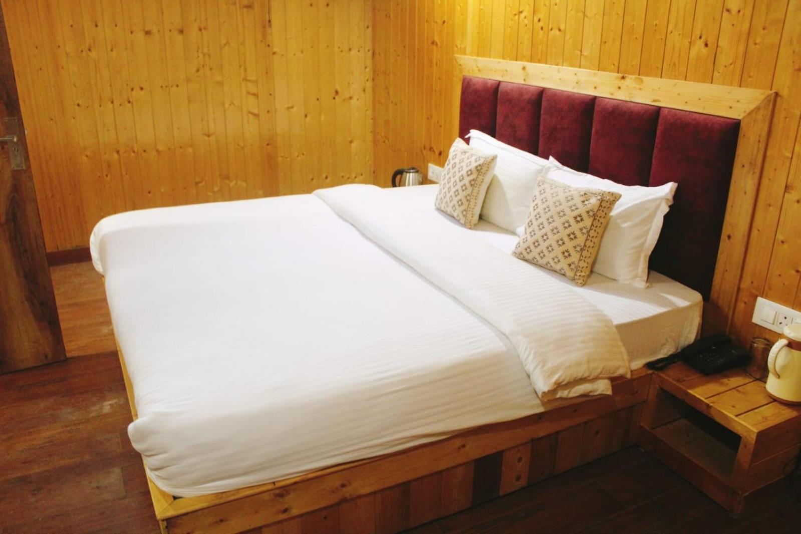 Hotel White Cloud Banikhet Екстериор снимка