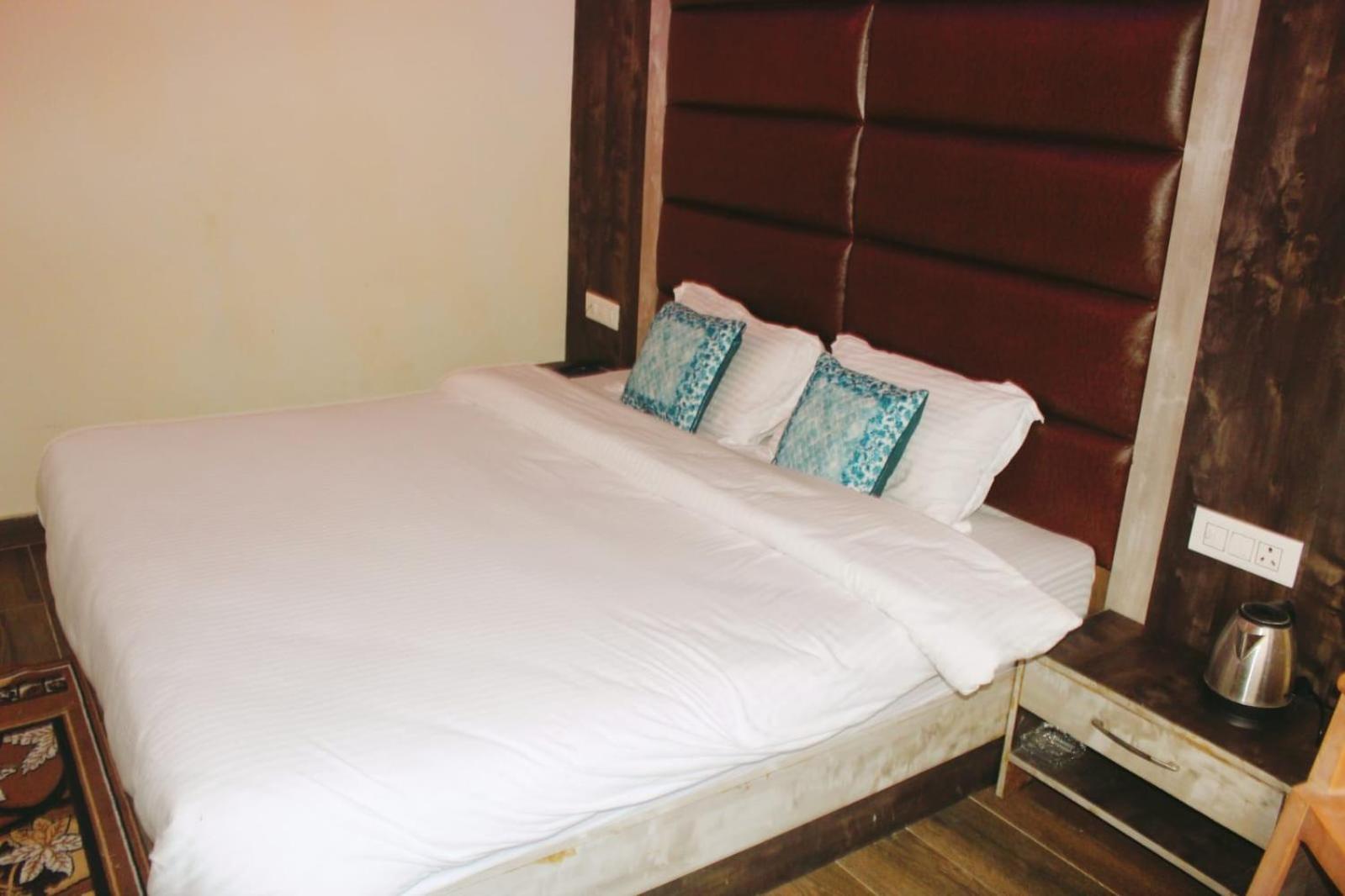 Hotel White Cloud Banikhet Екстериор снимка