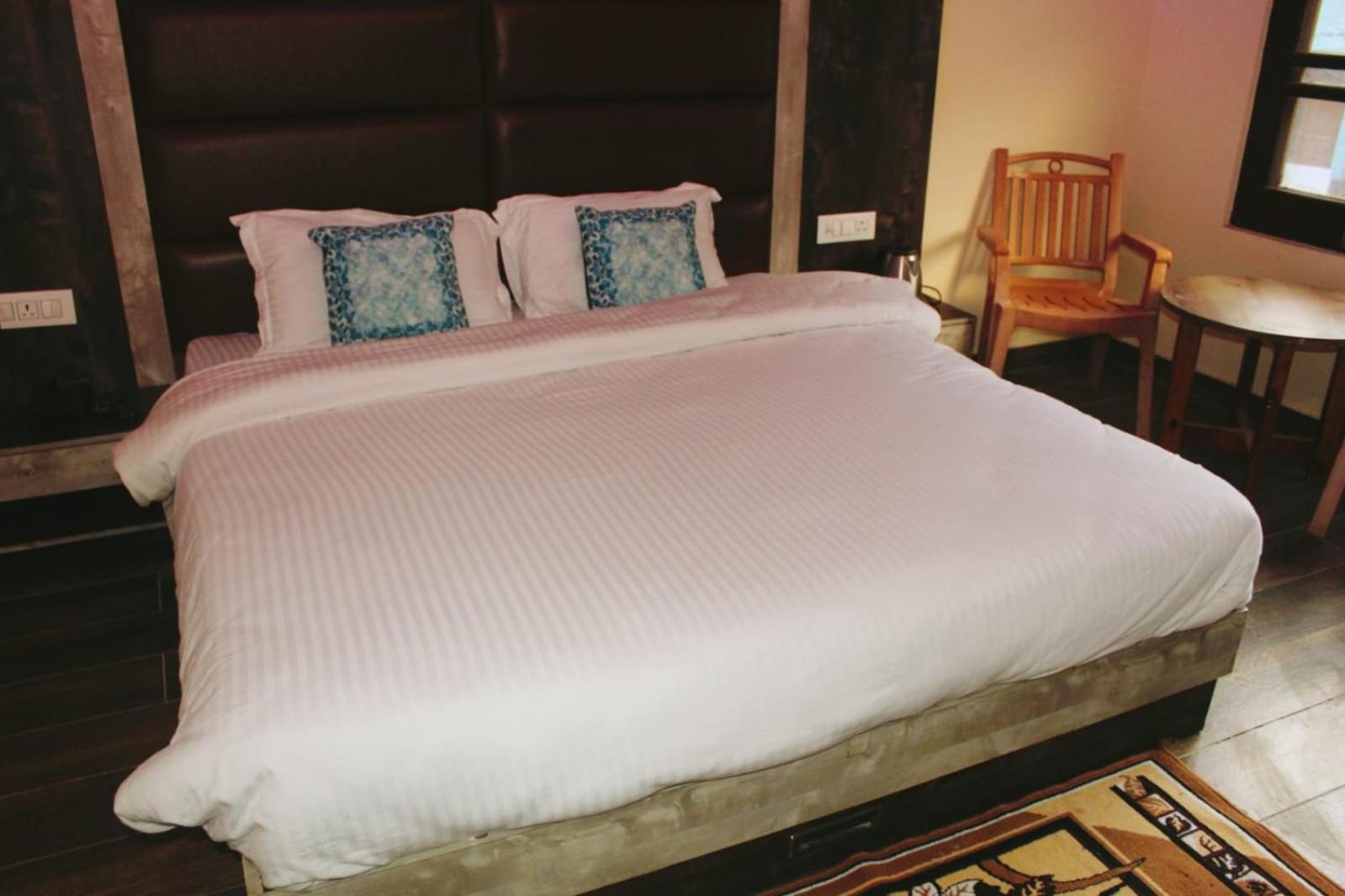 Hotel White Cloud Banikhet Екстериор снимка
