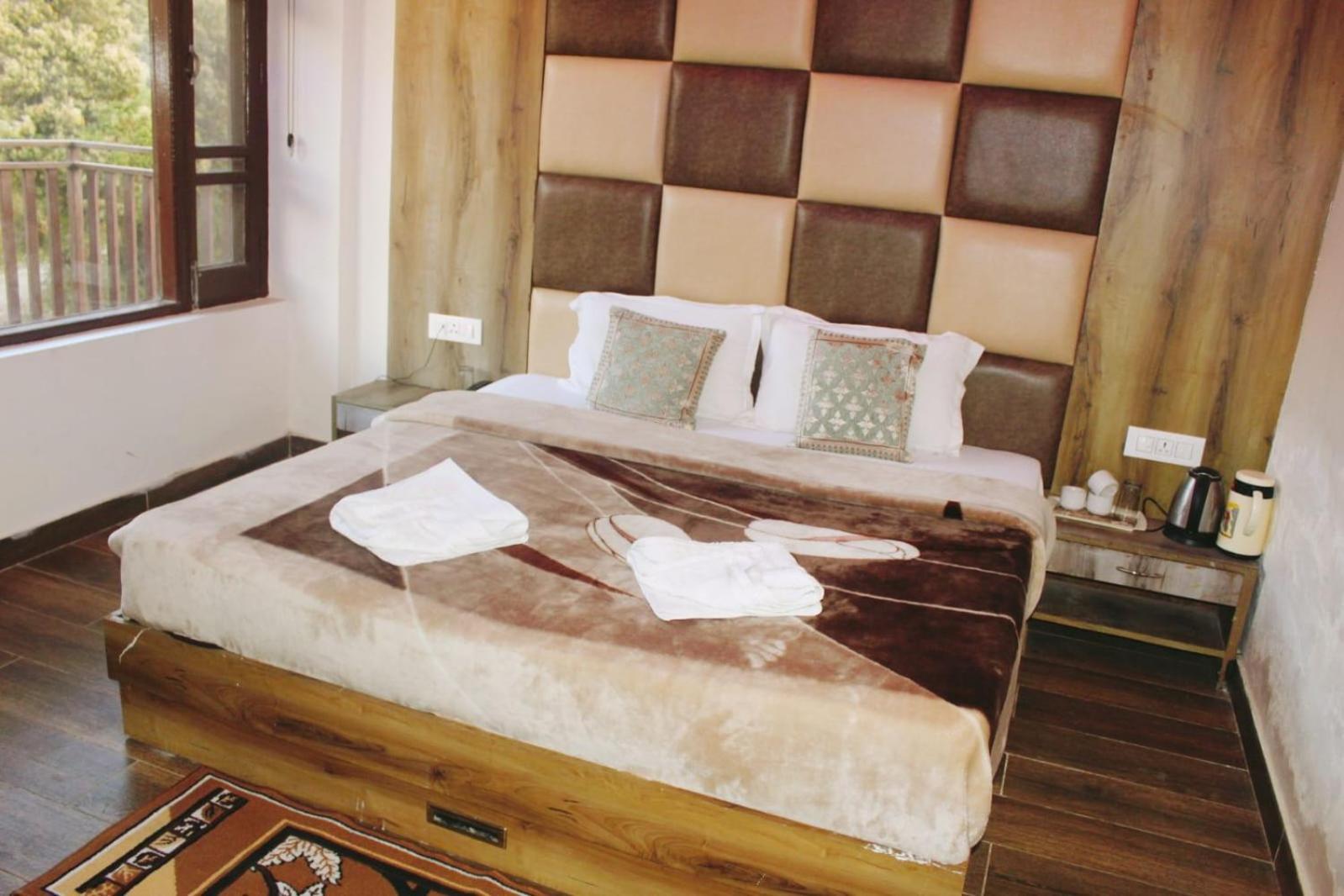 Hotel White Cloud Banikhet Екстериор снимка
